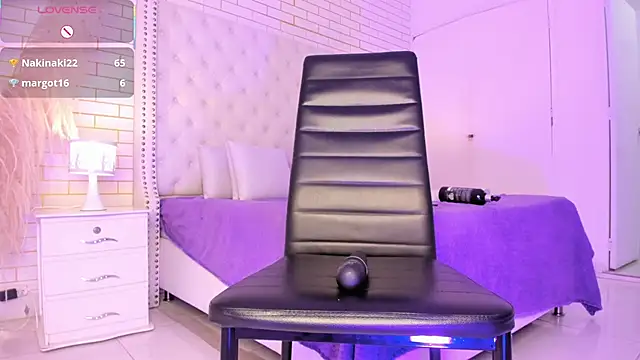 Emilly wilson  online show from November 9, 1:18 pm