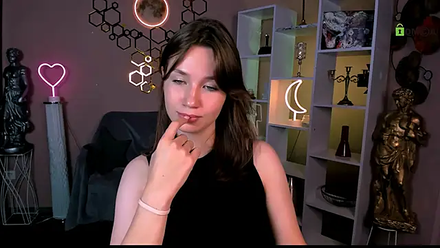 Snapshot of helli_belli chatting on October 17, 7:17 pm helli belli online show from October 17, 7:17 pm