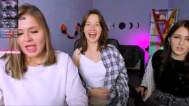 Snapshot of helli_belli chatting on October 29, 10:56 pm helli belli online show from October 29, 10:56 pm