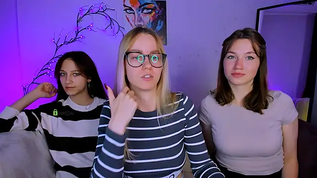 Snapshot of helli_belli chatting on September 30, 7:41 pm helli belli online show from September 30, 7:41 pm