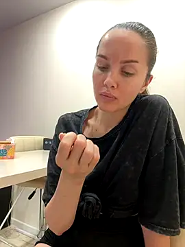 Beverly Hilll online show from November 25, 1:13 pm