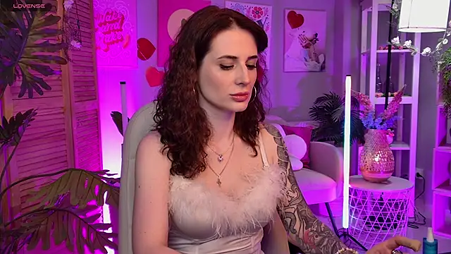 OliviaMcClean online show from June 17, 2:40 pm