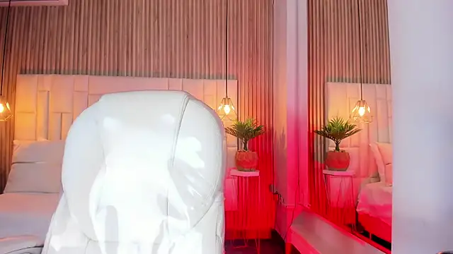 Snapshot of ValeriMilton chatting on September 27, 8:49 pm ValeriMilton online show from September 27, 8:49 pm