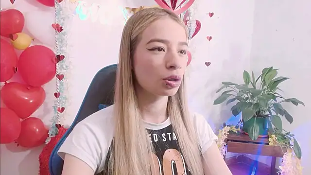 Snapshot of hannah_026 chatting on September 24, 12:48 pm hannah 026 online show from September 24, 12:48 pm