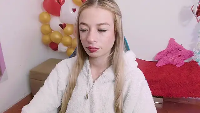 Snapshot of hannah_026 chatting on September 15, 12:46 pm hannah 026 online show from September 15, 12:46 pm