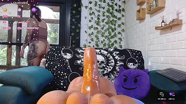 Snapshot of LiraSonnett chatting on October 29, 10:12 pm LiraSonnett online show from October 29, 10:12 pm