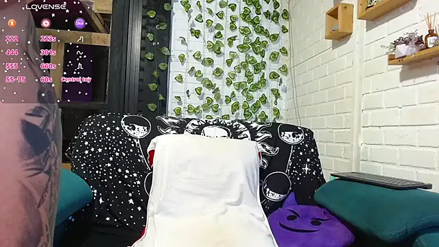 Snapshot of LiraSonnett chatting on September 18, 12:53 am LiraSonnett online show from September 18, 12:53 am