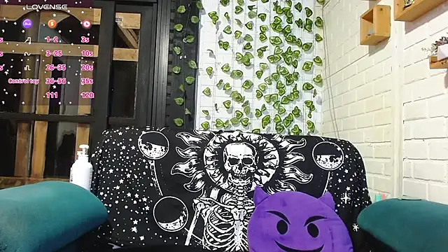 Snapshot of LiraSonnett chatting on September 20, 1:27 am LiraSonnett online show from September 20, 1:27 am