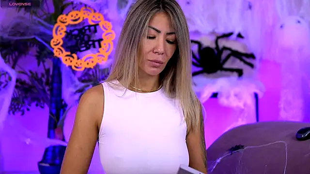 Snapshot of SophiaPotts chatting on October 29, 4:06 am SophiaPotts online show from October 29, 4:06 am