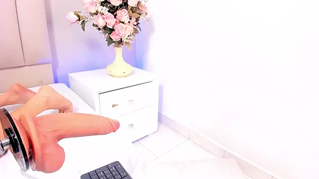 Maye U online show from November 4, 7:19 pm