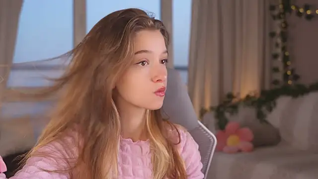 UdelaHathorne online show from September 16, 3:42 pm