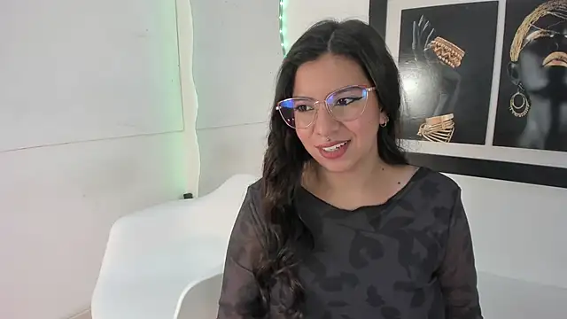 Snapshot of emilyy_cooperr chatting on September 29, 12:10 pm emilyy cooperr online show from September 29, 12:10 pm