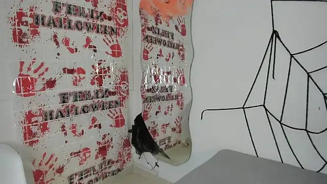 Snapshot of emilyy_cooperr chatting on October 17, 12:41 pm emilyy cooperr online show from October 17, 12:41 pm