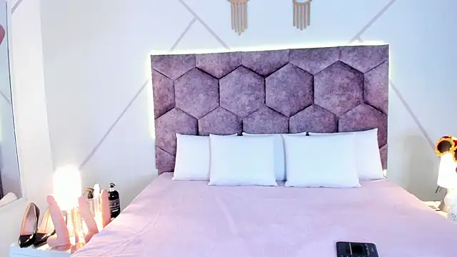 Snapshot of aurora_collinss_ chatting on October 31, 12:42 pm aurora collinss  online show from October 31, 12:42 pm