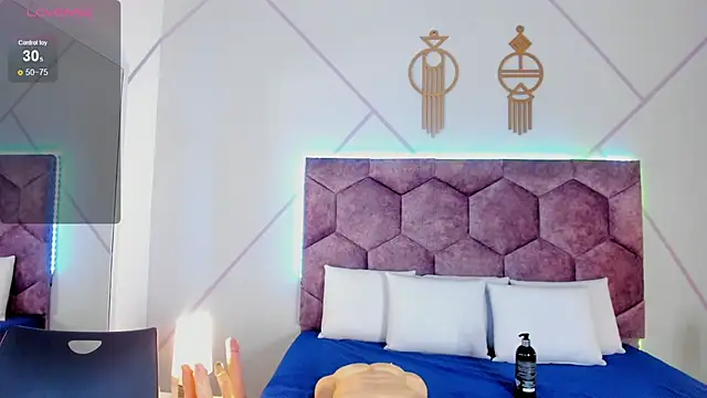 Snapshot of aurora_collinss_ chatting on September 24, 12:37 pm aurora collinss  online show from September 24, 12:37 pm