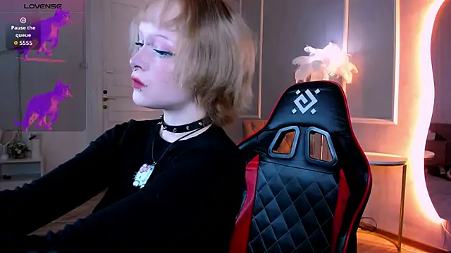 NicoleFlloret online show from October 9, 1:48 pm