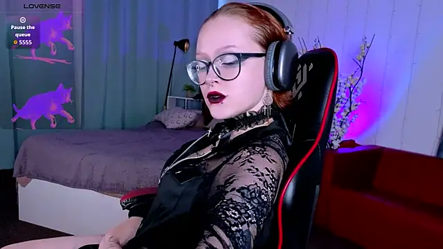 NicoleFlloret online show from September 9, 1:22 pm