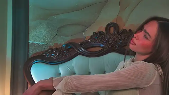 Amanda River online show from April 18, 11:37 pm