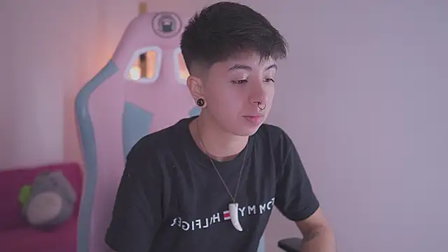 tommy blue online show from November 25, 12:51 pm