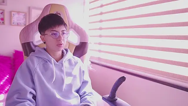 tommy blue online show from April 18, 1:35 pm