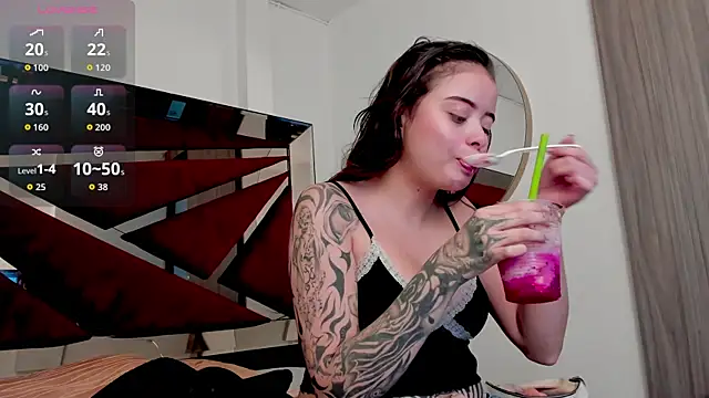 SaskiaGrendel online show from March 27, 12:01 am