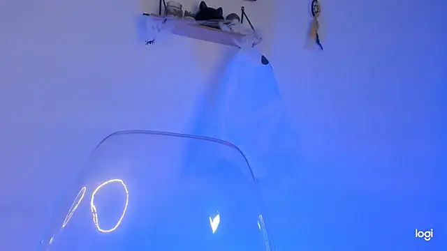 Aprillebony online show from October 24, 7:10 pm