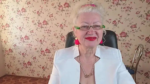 Snapshot of Maya_Mayflower chatting on October 3, 4:06 am Maya Mayflower online show from October 3, 4:06 am