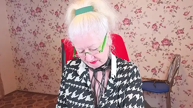 Snapshot of Maya_Mayflower chatting on November 2, 4:27 am Maya Mayflower online show from November 2, 4:27 am