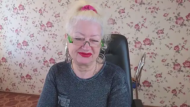 Snapshot of Maya_Mayflower chatting on October 27, 5:03 am Maya Mayflower online show from October 27, 5:03 am