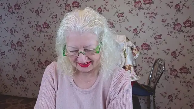 Snapshot of Maya_Mayflower chatting on October 20, 4:26 am Maya Mayflower online show from October 20, 4:26 am