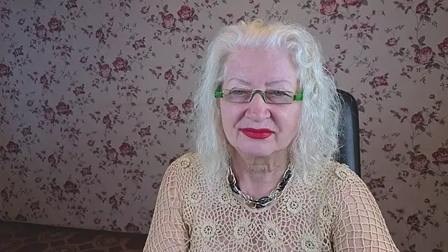 Snapshot of Maya_Mayflower chatting on September 25, 4:11 am Maya Mayflower online show from September 25, 4:11 am