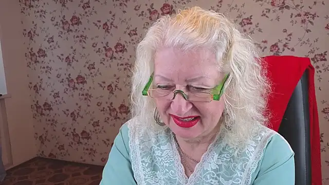 Snapshot of Maya_Mayflower chatting on October 10, 4:17 am Maya Mayflower online show from October 10, 4:17 am