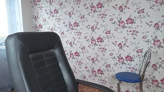 Snapshot of Maya_Mayflower chatting on September 20, 4:33 am Maya Mayflower online show from September 20, 4:33 am