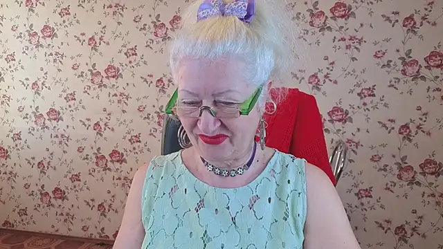 Snapshot of Maya_Mayflower chatting on October 23, 4:18 am Maya Mayflower online show from October 23, 4:18 am