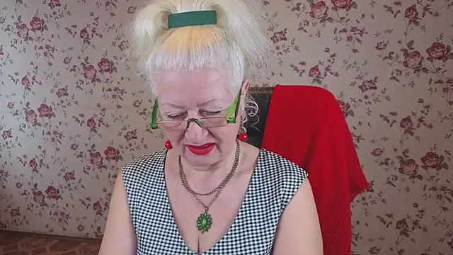 Snapshot of Maya_Mayflower chatting on October 9, 4:16 am Maya Mayflower online show from October 9, 4:16 am