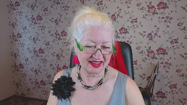 Snapshot of Maya_Mayflower chatting on October 26, 4:52 am Maya Mayflower online show from October 26, 4:52 am