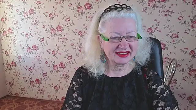 Snapshot of Maya_Mayflower chatting on October 2, 3:55 am Maya Mayflower online show from October 2, 3:55 am