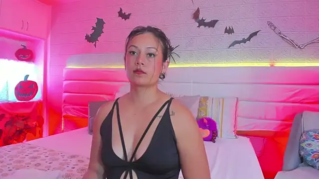 Snapshot of LeilaHiuston chatting on October 28, 7:08 pm LeilaHiuston online show from October 28, 7:08 pm