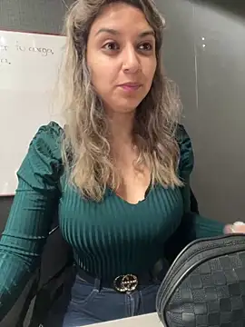 Isabella Varella online show from December 18, 1:27 pm