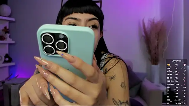 Saraa Desiree online show from January 8, 8:35 pm