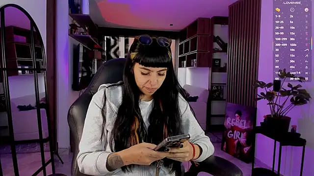 Saraa Desiree online show from February 16, 7:36 pm