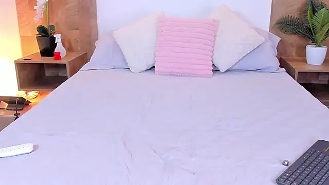 isabella winkler online show from November 29, 6:23 pm