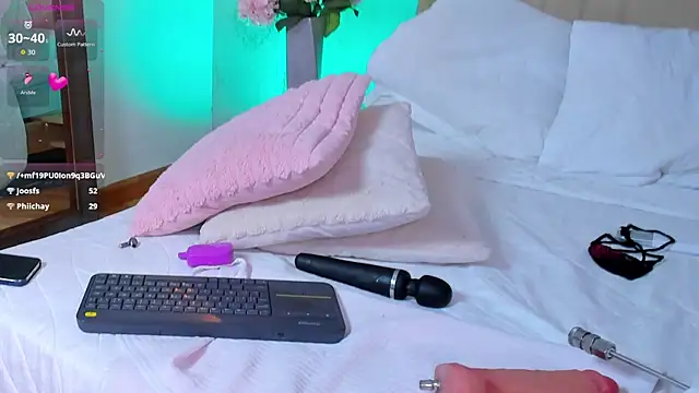 Snapshot of isabella_winkler chatting on October 12, 5:15 pm isabella winkler online show from October 12, 5:15 pm