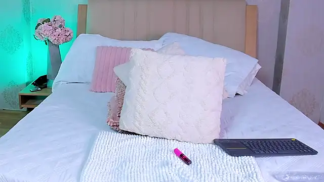 Snapshot of isabella_winkler chatting on October 25, 6:04 pm isabella winkler online show from October 25, 6:04 pm