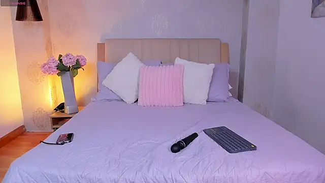 Snapshot of isabella_winkler chatting on September 27, 4:36 pm isabella winkler online show from September 27, 4:36 pm