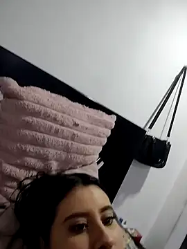 Snapshot of mialorents chatting on October 2, 2:05 am mialorents online show from October 2, 2:05 am