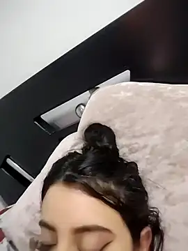 Snapshot of mialorents chatting on October 12, 1:52 am mialorents online show from October 12, 1:52 am