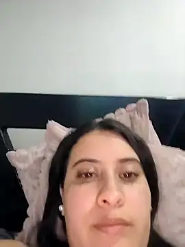 Snapshot of mialorents chatting on October 10, 1:21 am mialorents online show from October 10, 1:21 am