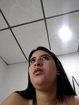 Snapshot of mialorents chatting on October 18, 2:03 am mialorents online show from October 18, 2:03 am