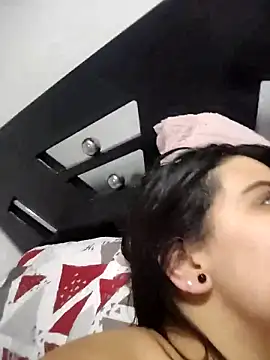 Snapshot of mialorents chatting on October 13, 2:03 am mialorents online show from October 13, 2:03 am